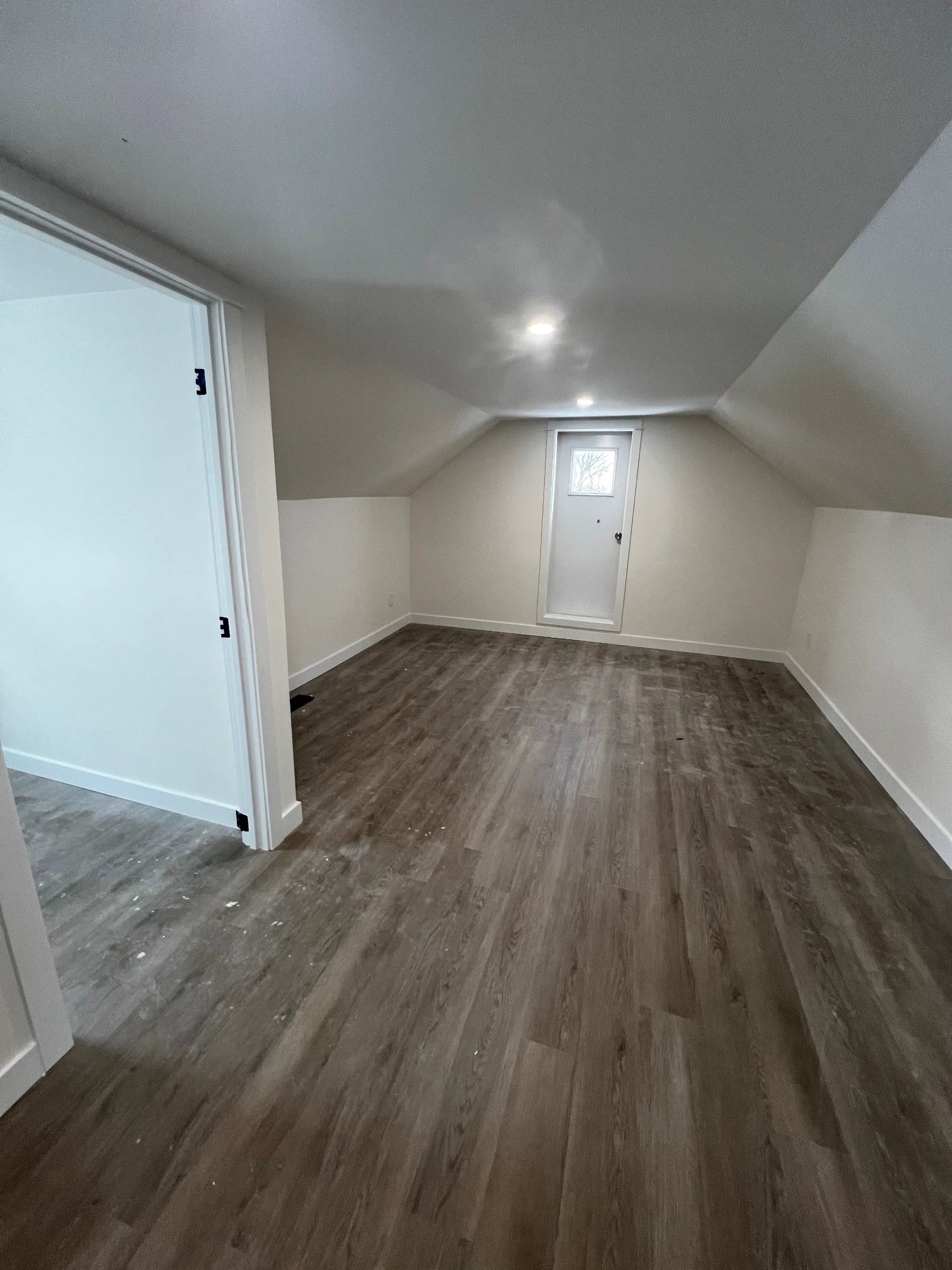 119 Wellington St  — photo 9